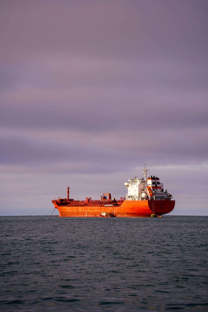 Flowchart-style icon representing automated vendor communication—trigger-based supplier notifications